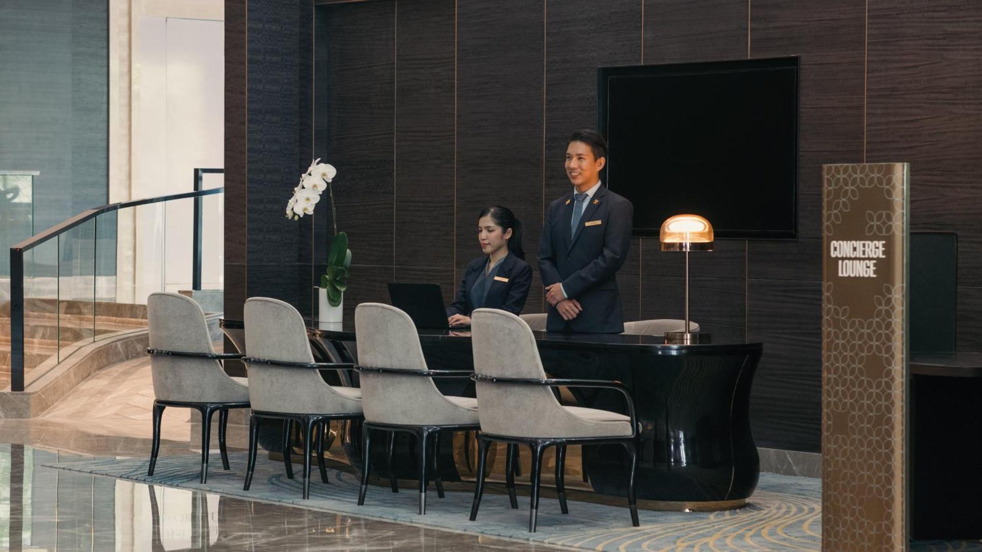 Hotel Intercontinental Bangkok By Ihg Extérieur photo Concierge desk at the Ritz-Carlton, Kuala Lumpur
